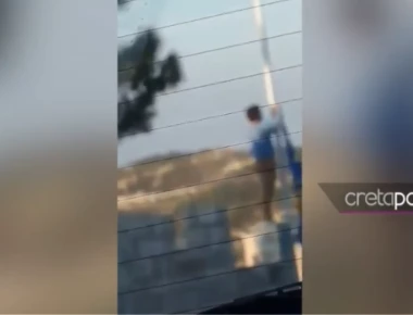 Βίντεο: Γάλλοι φοιτητές κατεβάζουν και κλέβουν την Ελληνική Σημαία στην Κρήτη (upd)